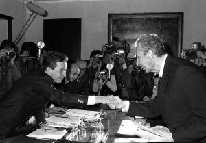 ©LaPresse Archivio Storico Politica 03-05-1977 Roma Nella foto: Luigi Berlinguer e Aldo Moro