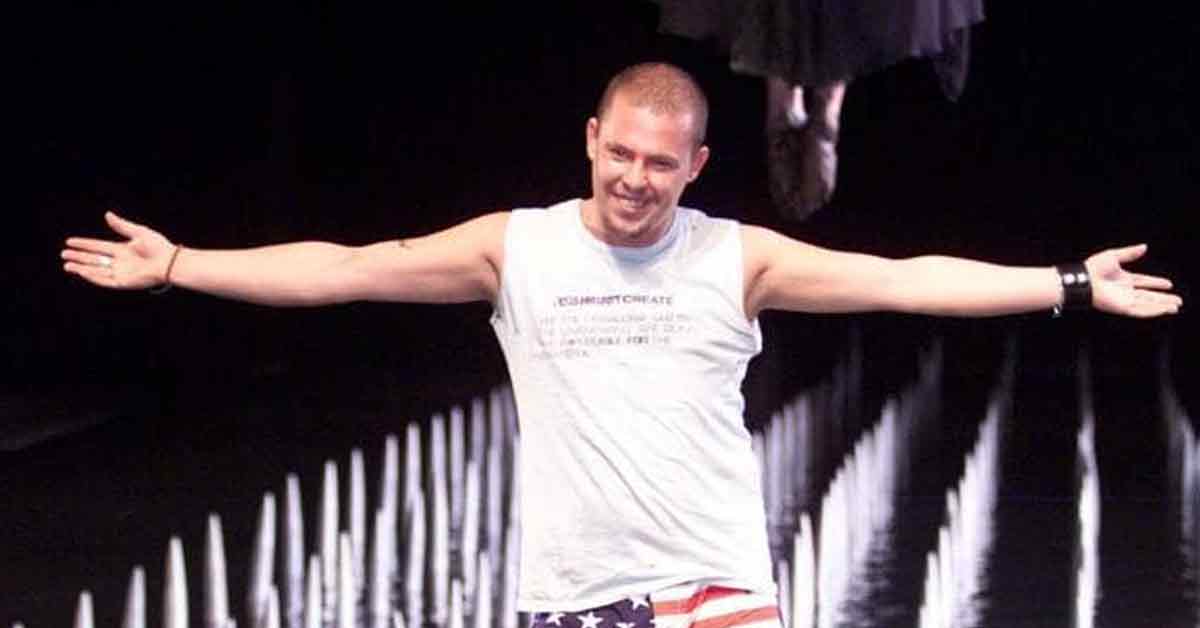 11 febbraio. Muore Alexander McQueen, genio ribelle della moda.